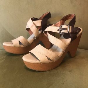 NWOT Lucky Brand Platform Sandals